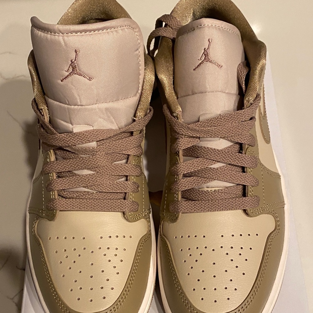 Jordan Women Beige and Cream Sneakers - Picture 8 of 8